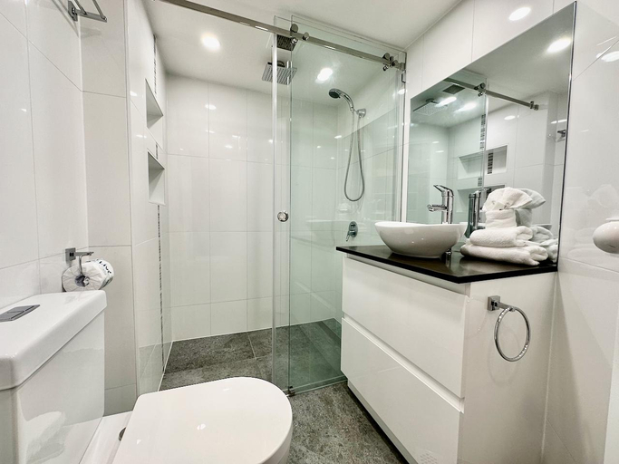 Bathroom 4, Diamond Beach Resort Poolside Villa 85, Gold Coast