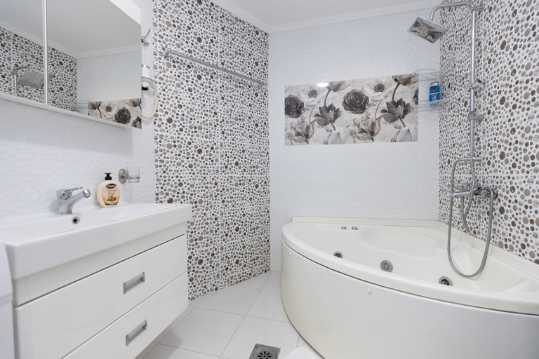 Bathroom 3, Dodona Apartments, Priština