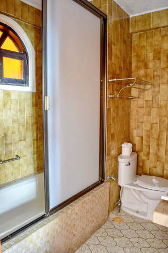Bathroom 5, Hotel & Restaurant Bucaneros, Isla Mujeres, Isla Mujeres