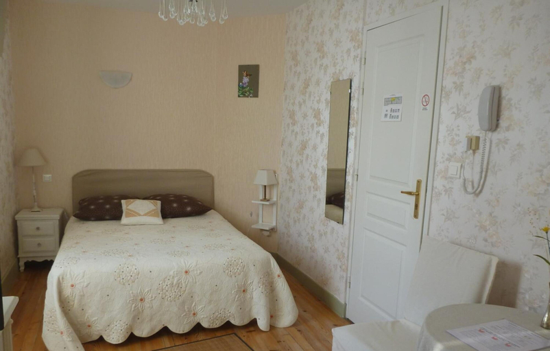 Bedroom 2, Hotel Les Tilleuls, Cantal