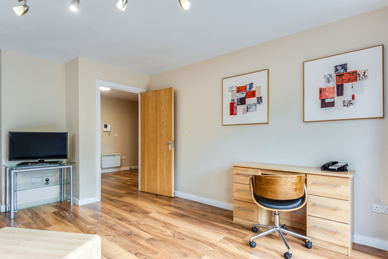 Others 5, Roomzzz Leeds Headingley, Leeds
