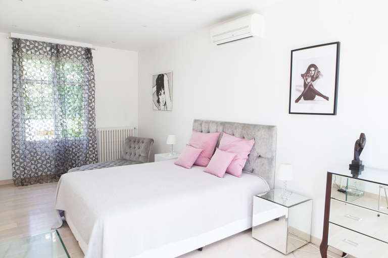 Bedroom 3, Villa Castoria, Yvelines