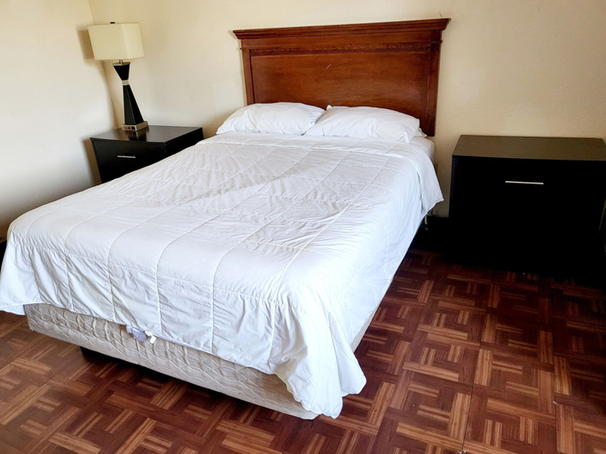 Bedroom 2, Metro Inn & Suites, Duval