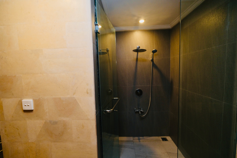Bathroom 12