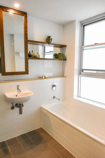 Bathroom 5, East on Byron, Byron
