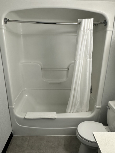 Bathroom 4, Motel 6 Syracuse, Onondaga