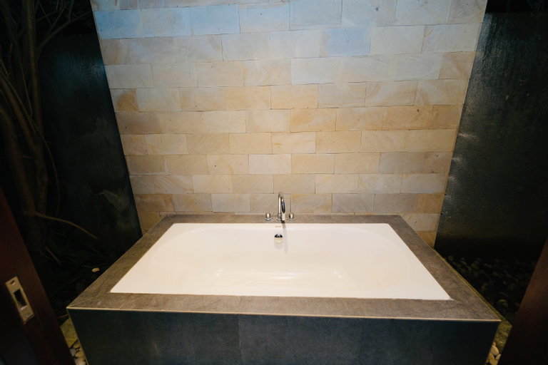 Bathroom 14