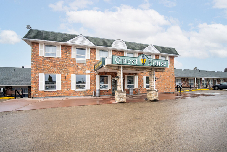 Exterior & Views 2, Guest House Inn & Suites, Division No. 14