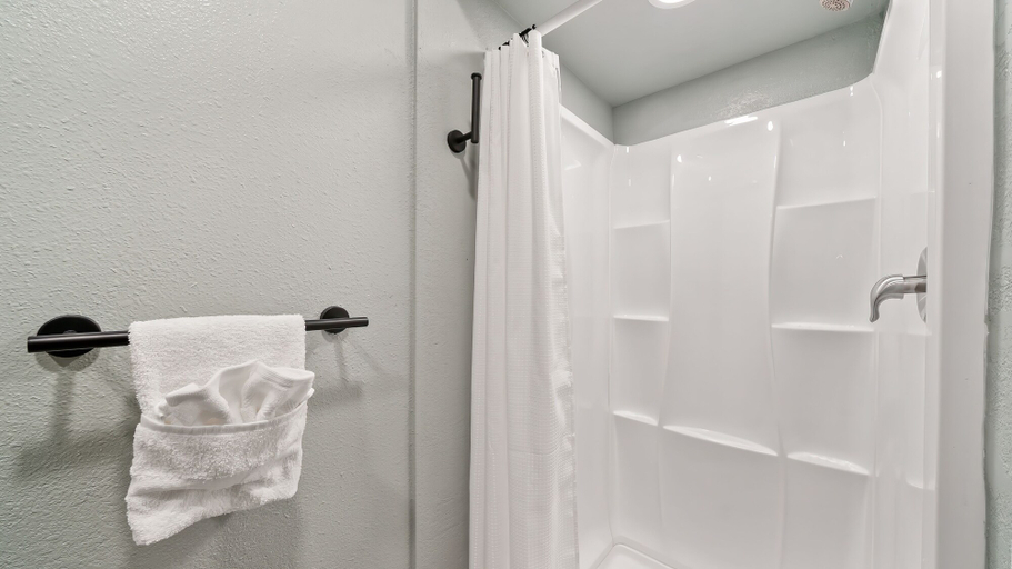 Bathroom 4, Blue Jay Lodge, El Dorado