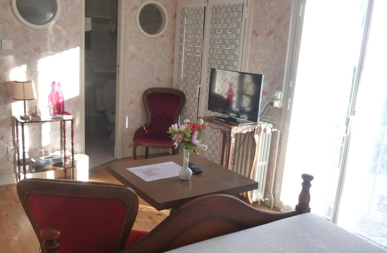 Others 5, Hotel Les Tilleuls, Cantal
