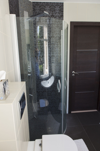 Bathroom 5, Villa Castoria, Yvelines