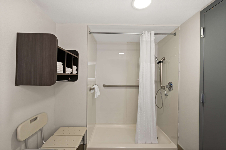 Bathroom 4, Best Western Shackleford , Pulaski