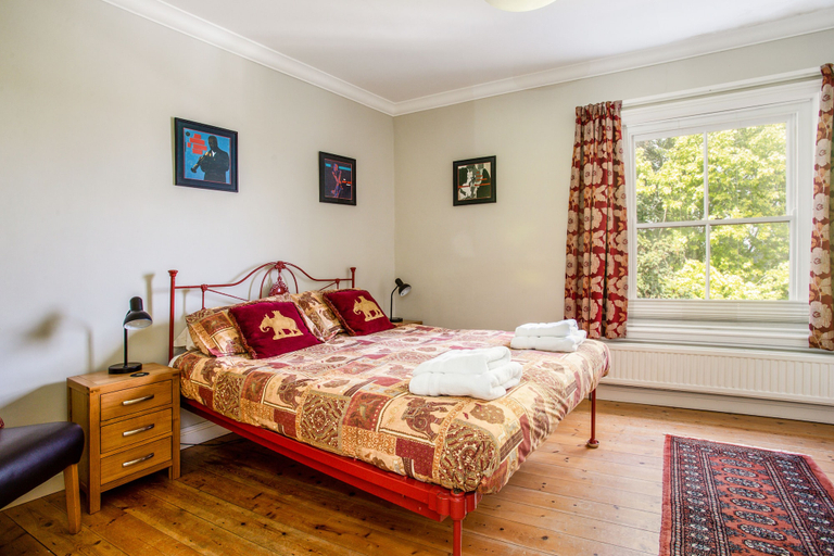 Bedroom 2, Peaceful Elevated Residential Area - Walk to City, Hampshire