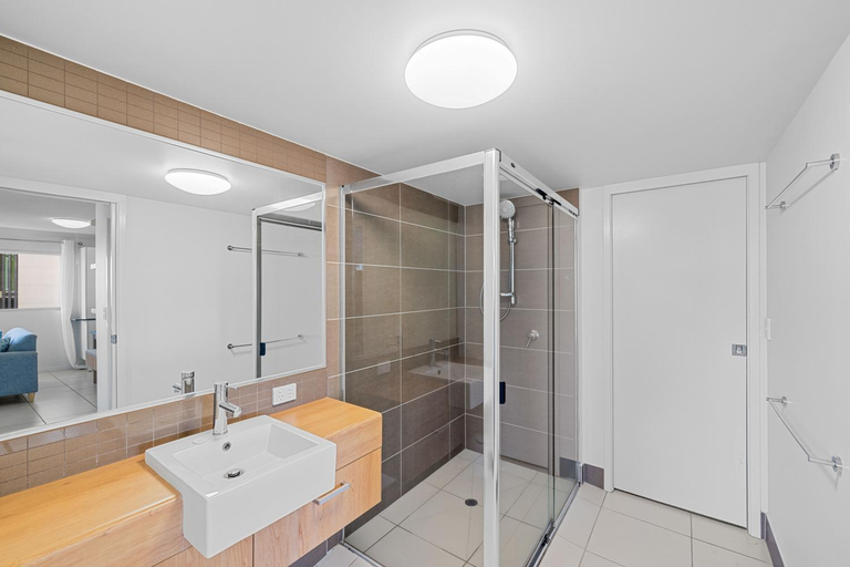 Bathroom 4, Broadwater and Saltwater on the Peninsula., Caloundra - Kawana