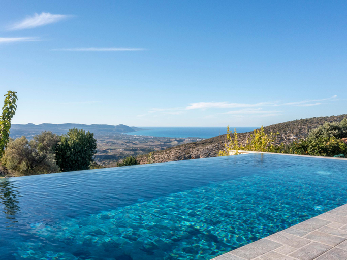 Sport & Beauty 4, Vacation villa with infinity pool, terraces, and stunning views All yours