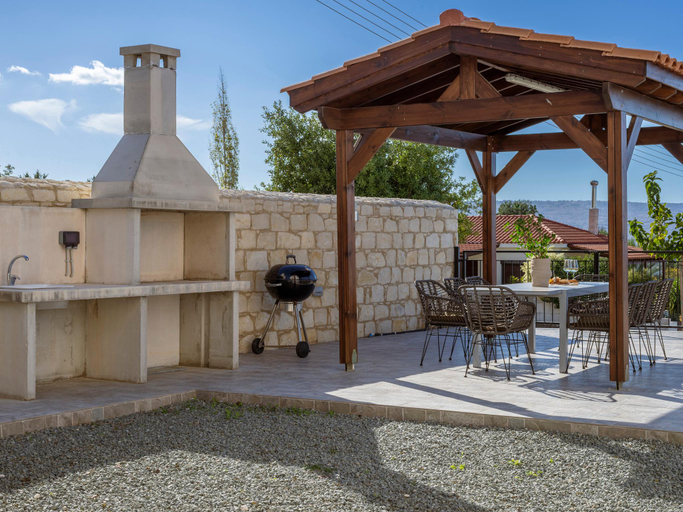 Others 4, Vacation villa with infinity pool, terraces, and stunning views All yours