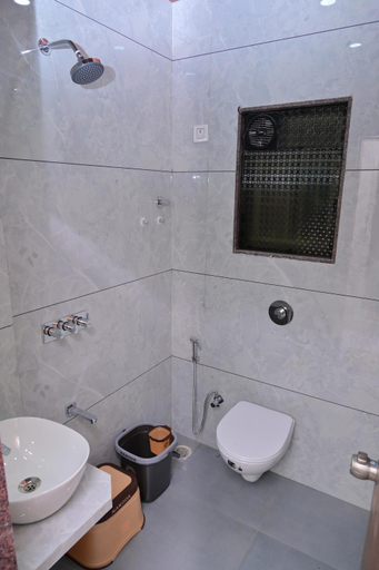 Bathroom 4, HOTEL D SQUARE, Ahmadnagar