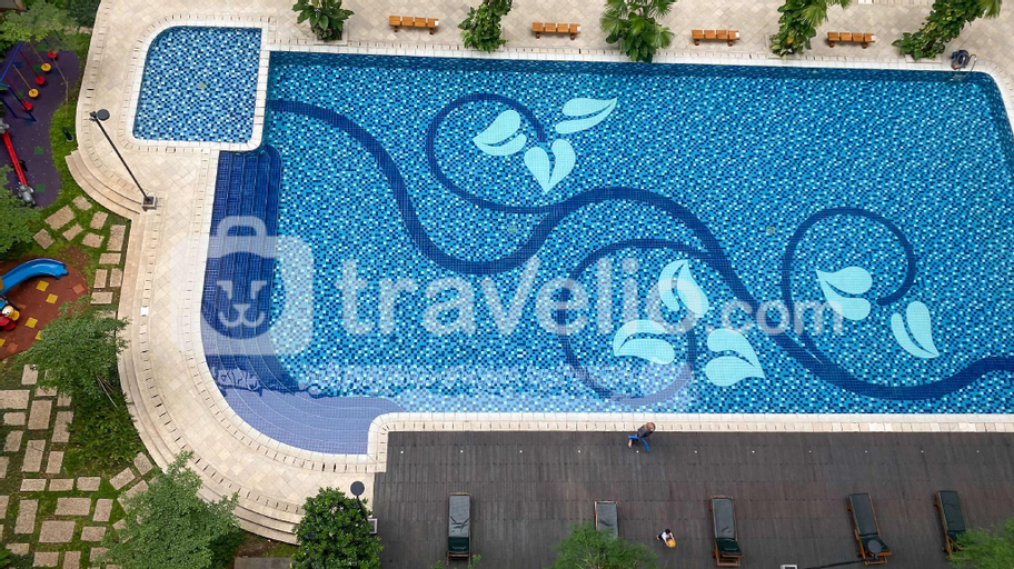 Good Homey 2BR Signature Park Grande By Travelio, East Jakarta