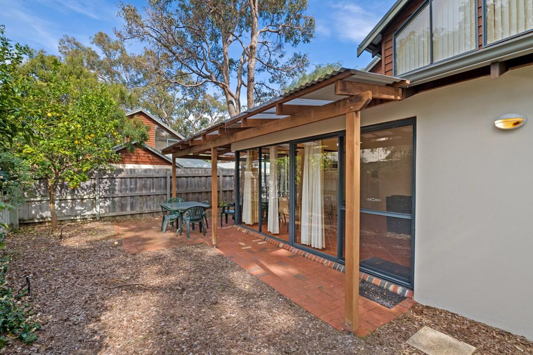 Others 4, Shady Shack, Busselton