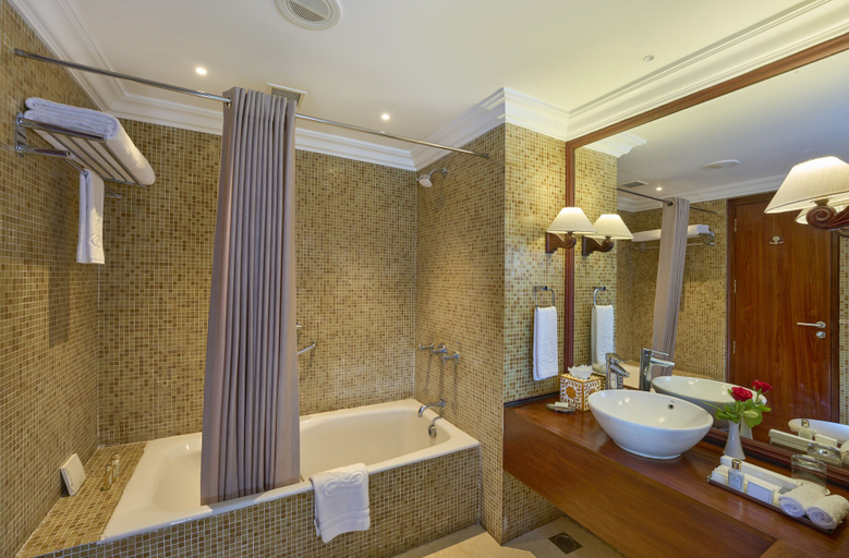 Bathroom 4, The Leela Ashtamudi, A Raviz Hotel, Kollam