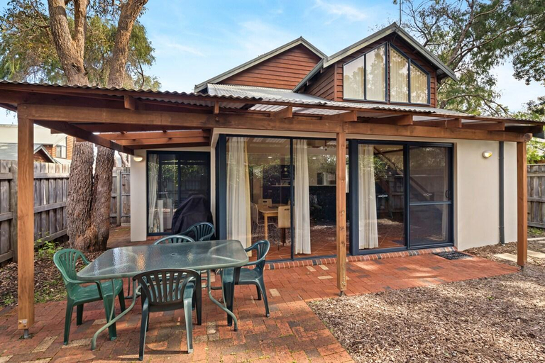 Others 3, Shady Shack, Busselton