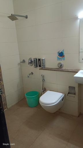 Bathroom 5, The royal residency by staykr rooms , Gurgaon