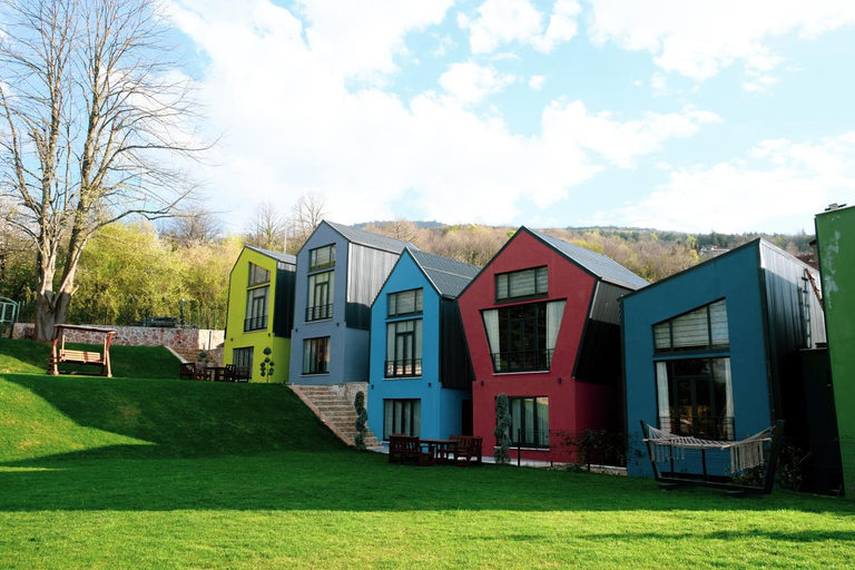 Exterior & Views