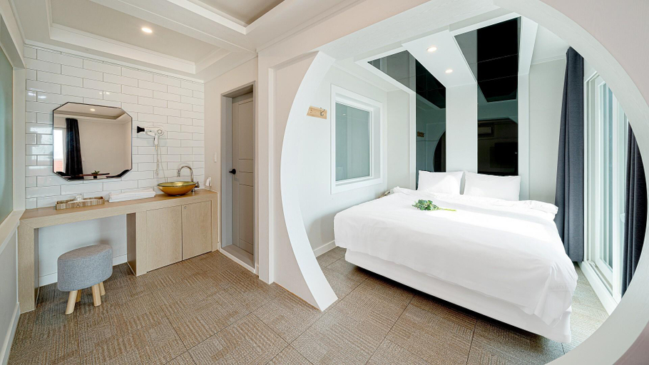 Bedroom 2, Geojae Wave Hotel and Pension, Geoje