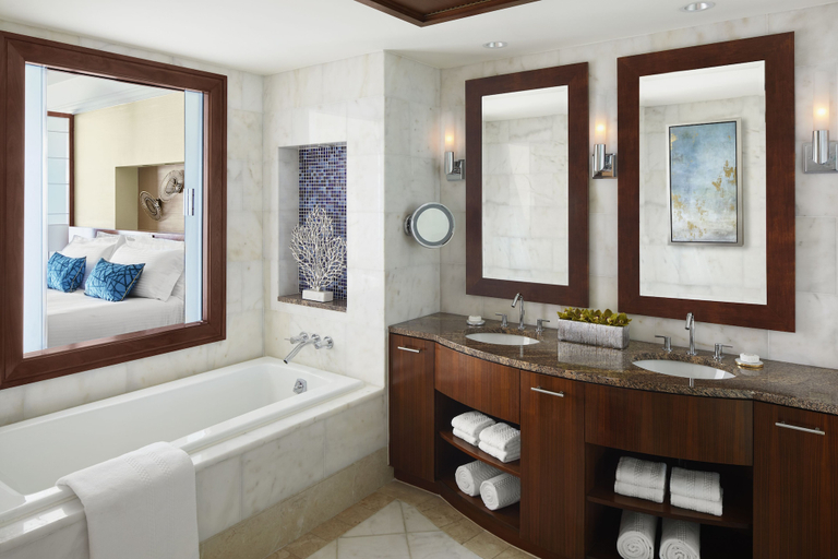 Bathroom 5, The Reef at Atlantis
