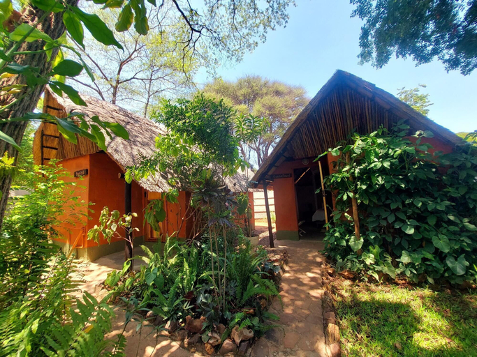 Exterior & Views 2, Victoria Falls Backpackers, Hwange