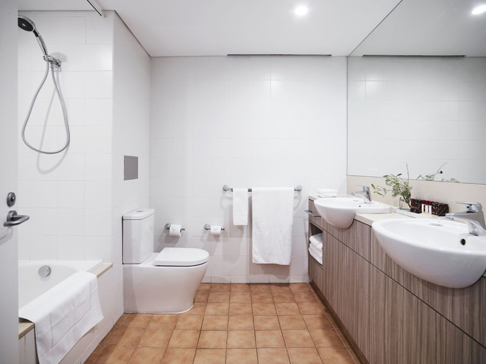 Bathroom 5, Desert Gardens Hotel, Petermann-Simpson