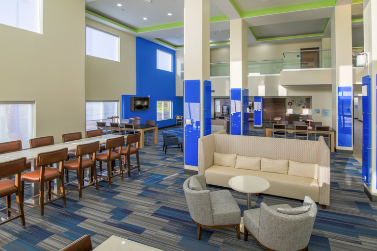 Food & Drinks 4, Holiday Inn Express & Suites RAYMONDVILLE, Willacy