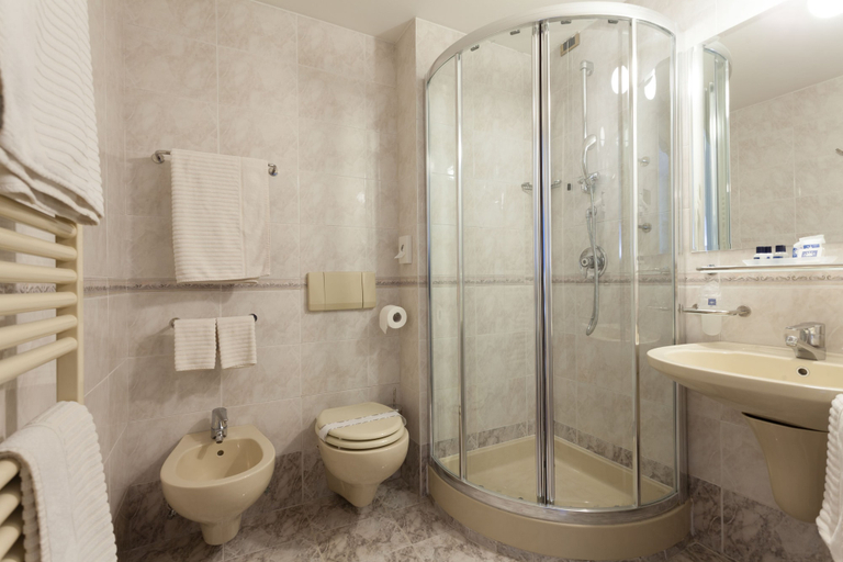 Bathroom 5, Hotel Continental - Tonelli Hotels, Trento