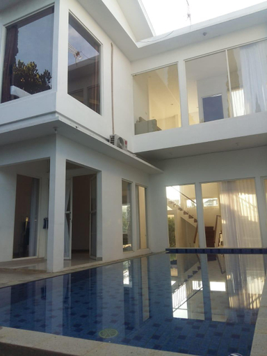 Sport & Beauty 2, Rockwood Executive Villa's with Private Pool, Malang