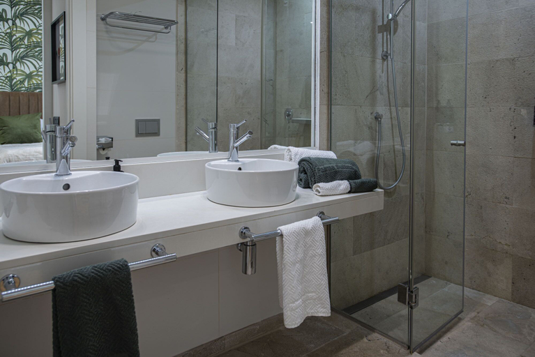 Bathroom 4, Palma Suites Aparthotel, Baleares