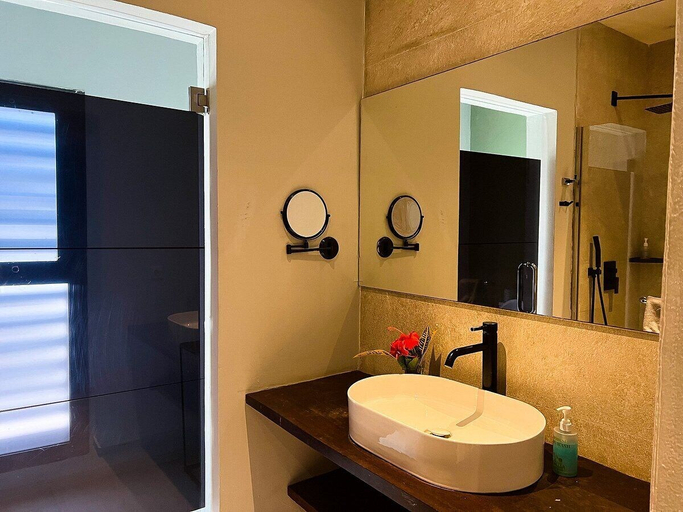 Bathroom, ODYSSEY TOUR TRAVEL, Kombo Saint Mary