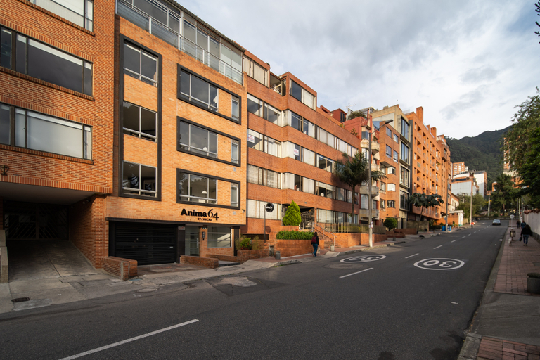 Exterior & Views
