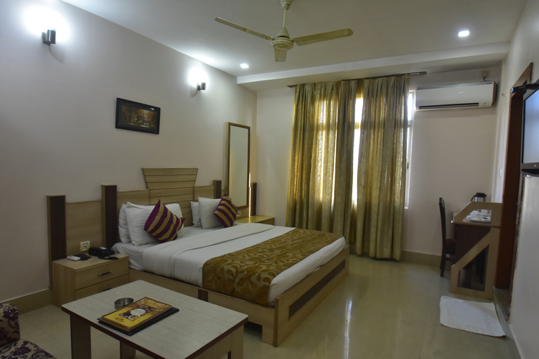 Bedroom 4, Hotel Royal Highness, Tinsukia