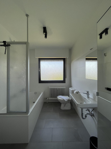Bathroom 2, Ferienwohnung nähe Montabaur A3, Westerwaldkreis