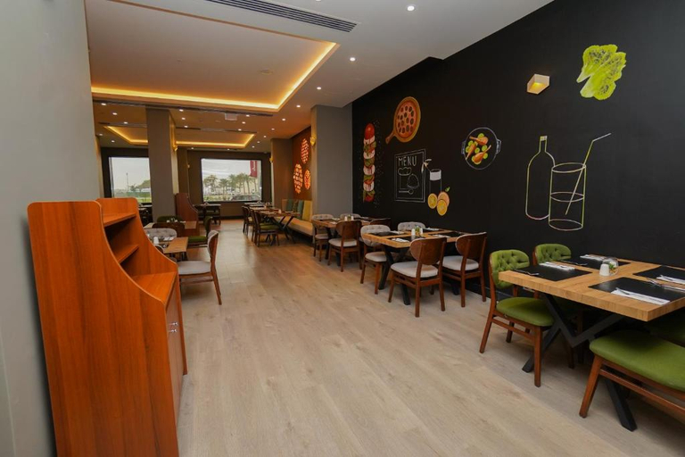 Food & Drinks 5, The Grand Lux Hotel, Doha