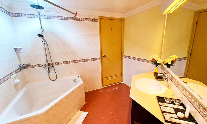 Bathroom 9