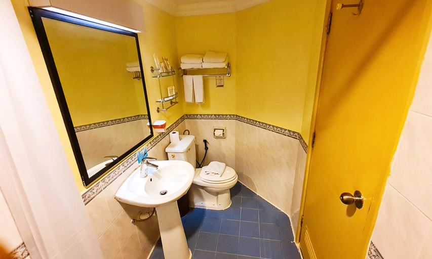 Bathroom 12
