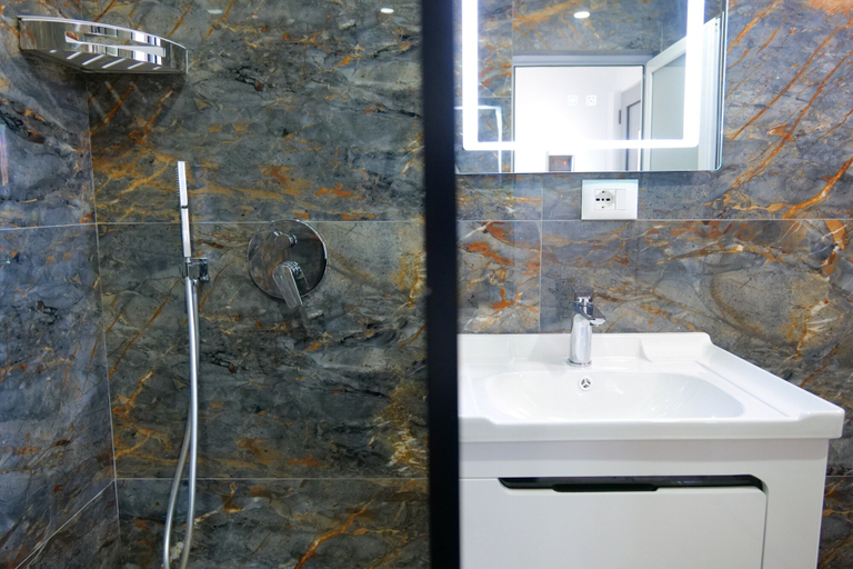 Bathroom 4, Lux Apartments, Sarandës
