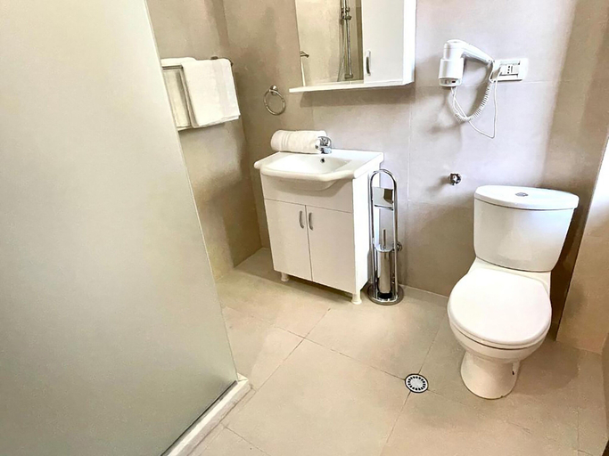 Others 4, Algo Hotel, Tiranës