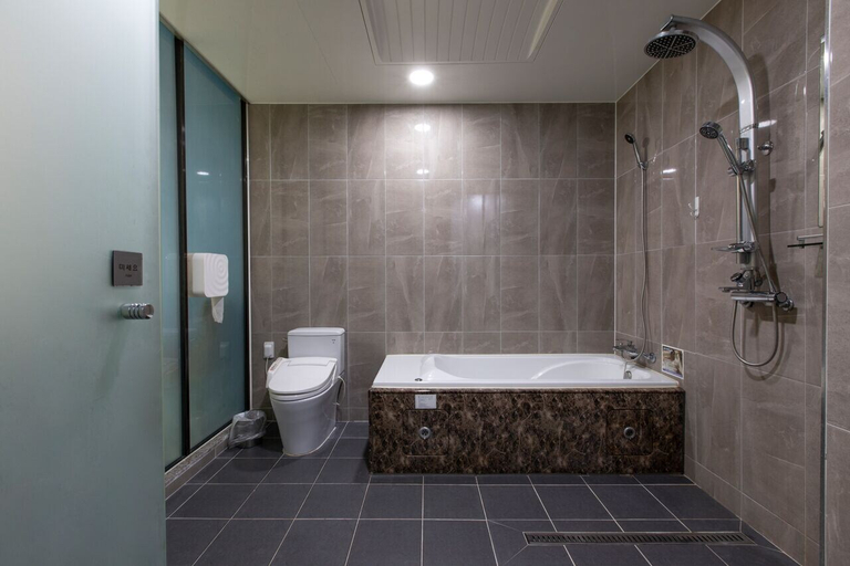 Bathroom 5, Incheon Pentastar Hotel, Gimpo