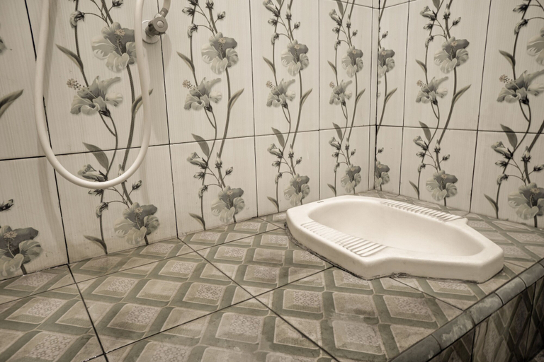 Bathroom 4, OYO Life 92922 Kost Bu Mala 1 Syariah, Pasuruan