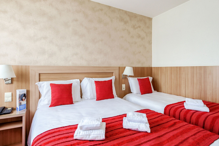 Bedroom 2, Brit Hotel Castres, Tarn
