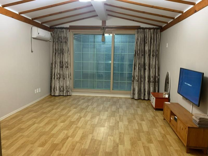 Others 3, Ganghwado Albatross Dream Pension, Ganghwa