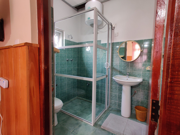 Bathroom 4, Carnation Rest, Nuwara Eliya