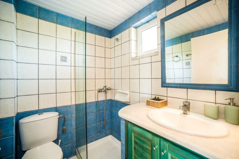 Bathroom 4, Liofyto Apartments, Ionian Islands